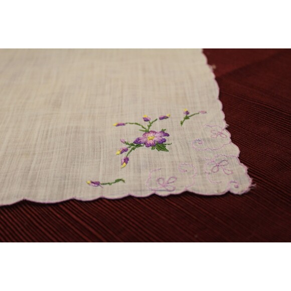 Vintage Violet Linen Handkerchief, Retro Hankie, Scalloped Edges & Scroll Detail - Picture 3 of 6